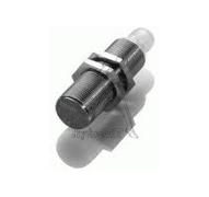 Détecteur inductif  type PNP Ø18mm, portée nominal 0...8 mm