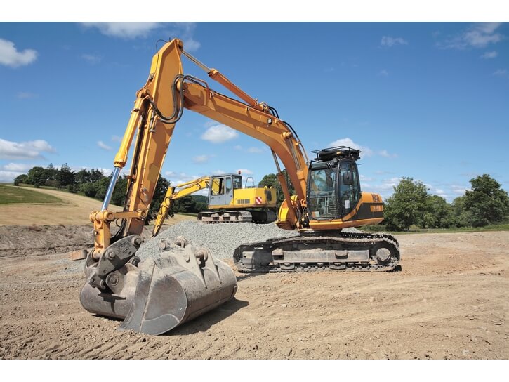 Tracked excavator with hydraulic quick couplers