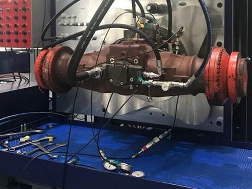 Repair of FENWICK forklift engine