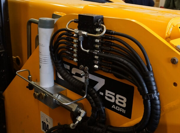 Installation of an automatic hydraulic lubrication system