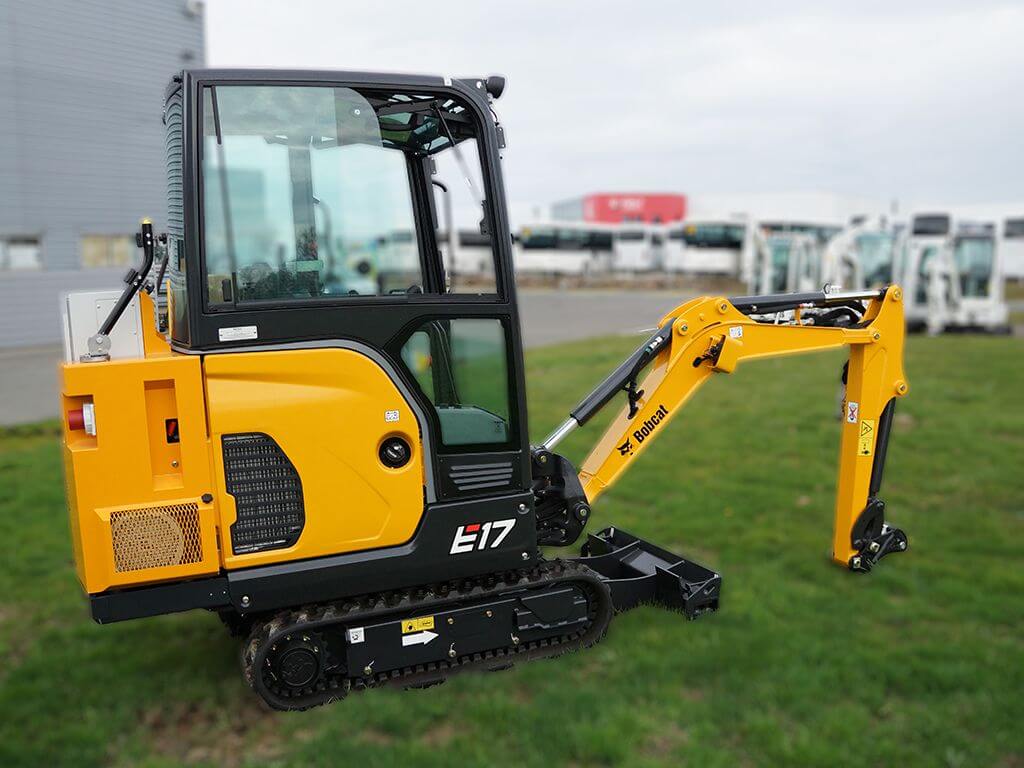 Bi-energy mini excavator